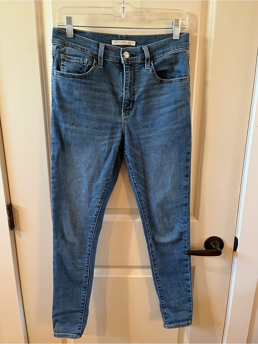 Levi's Women's Skinny Jeans in Medium Blue Wash